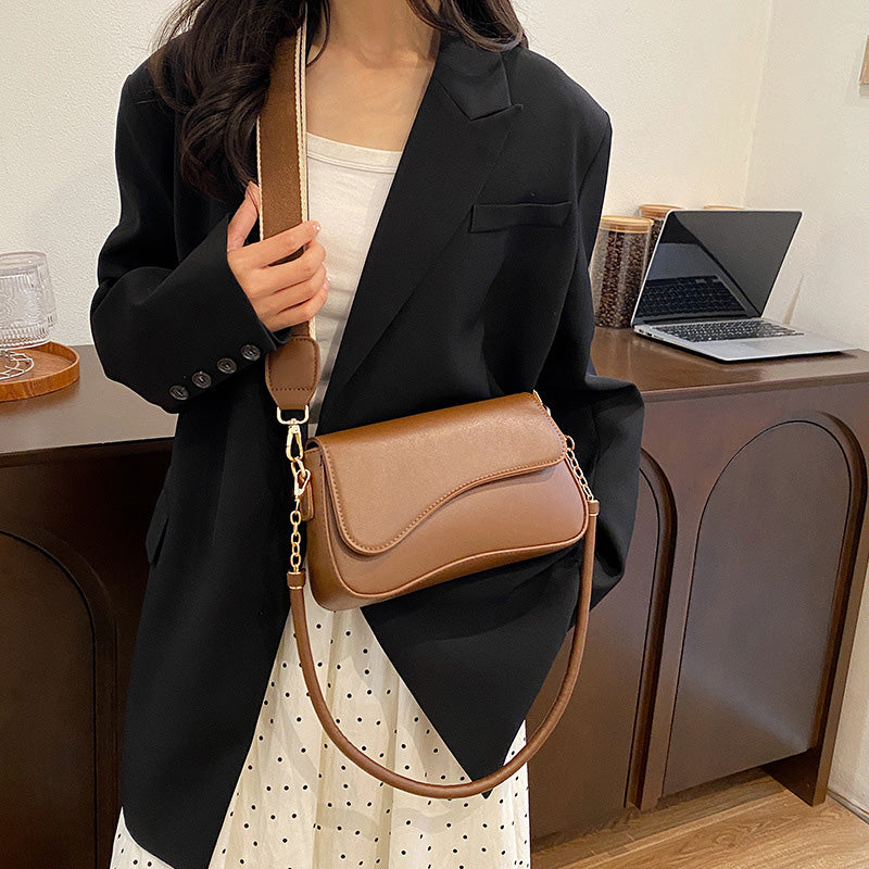 Fashionable retro women's shoulder bag